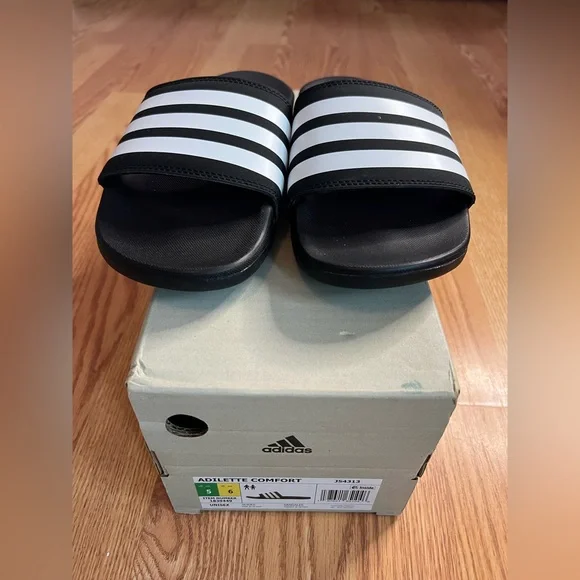Adidas Adilette Comfort Slides Black/White Mens 5/Women's 6 NIB - Picture 3 of 6